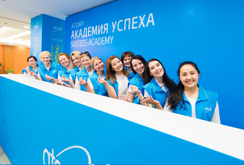 Оформление холла ATOMY